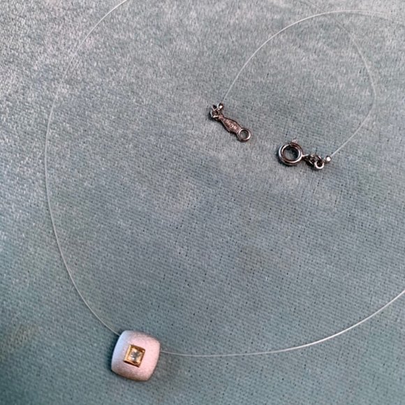 💐2 for $15 EUC Avon Necklace Floating Pendant - Picture 4 of 7